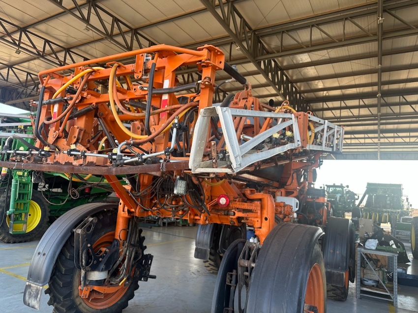 jacto pulverizador uniport 2030 tanque 2.000lts. barra 24mts metalico. hydro. 4x4. piloto automatico. motor: 8.110 diesel 1p automatico 2019