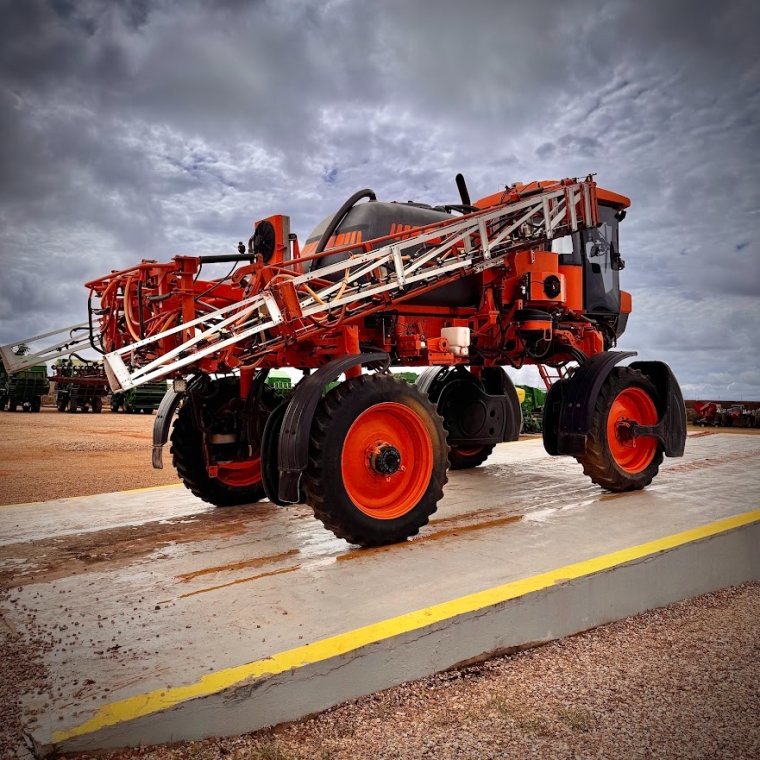 jacto pulverizador uniport 2030 tanque 2.000lts. barra 24mts metalico. hydro. 4x4. piloto automatico. motor: 8.110 diesel 1p automatico 2019
