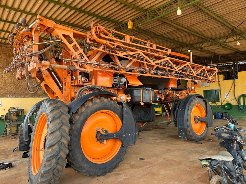 jacto pulverizador uniport 4530 tanque 4.500lts. barra de 36mts aco. piloto automatico. 4x4. motor 3.800hrs. diesel 1p automatico 2018