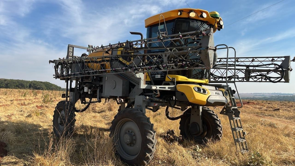 john deere pulverizador pla 125j piloto autom. metal 27 mts. tanque 2.500 lts. motor: 2.975hrs. diesel 1p automatico 2022