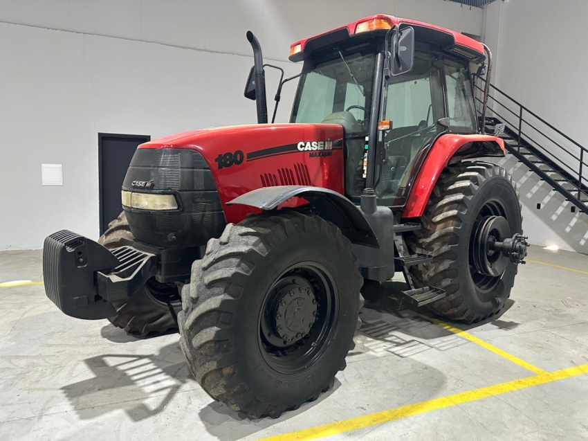 case trator mx 180 180cv. cabine. rodado dual. sem piloto. motor 9.428hrs. diesel 1p automatico 2013