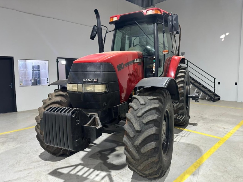 case trator mx 180 180cv. cabine. rodado dual. sem piloto. motor 9.428hrs. diesel 1p automatico 2013