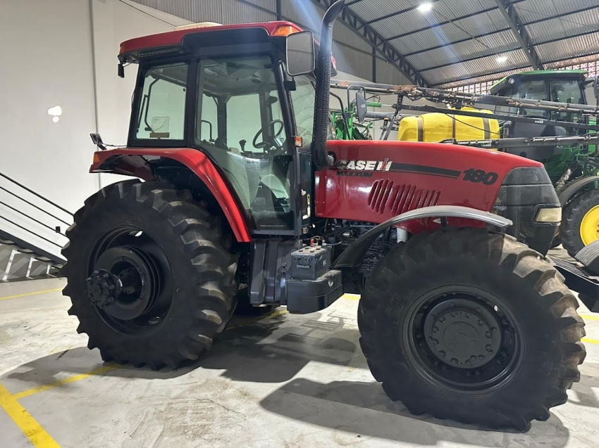 case trator mx 180 180cv. cabine. rodado dual. sem piloto. motor 9.428hrs. diesel 1p automatico 2013