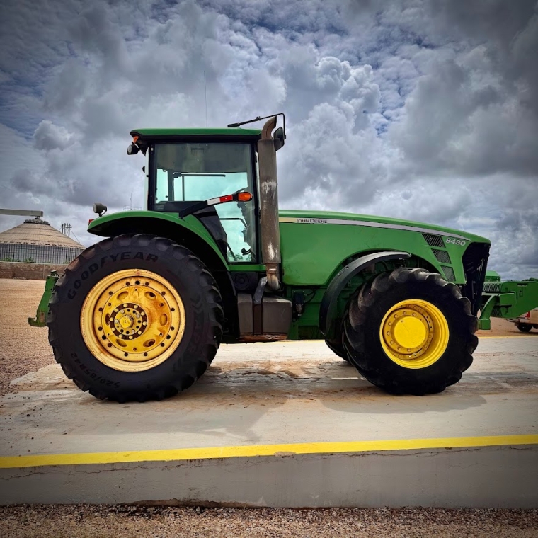 john deere trator 8430 310cv. sem piloto automatico. rodado dual. motor: 12300 diesel 1p automatico 2008