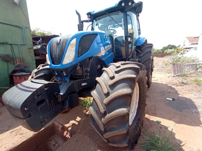 new holland trator t7 245 213cv. cabine. rodado balao. horimetro: 8.800 hrs diesel 1p automatico 2021