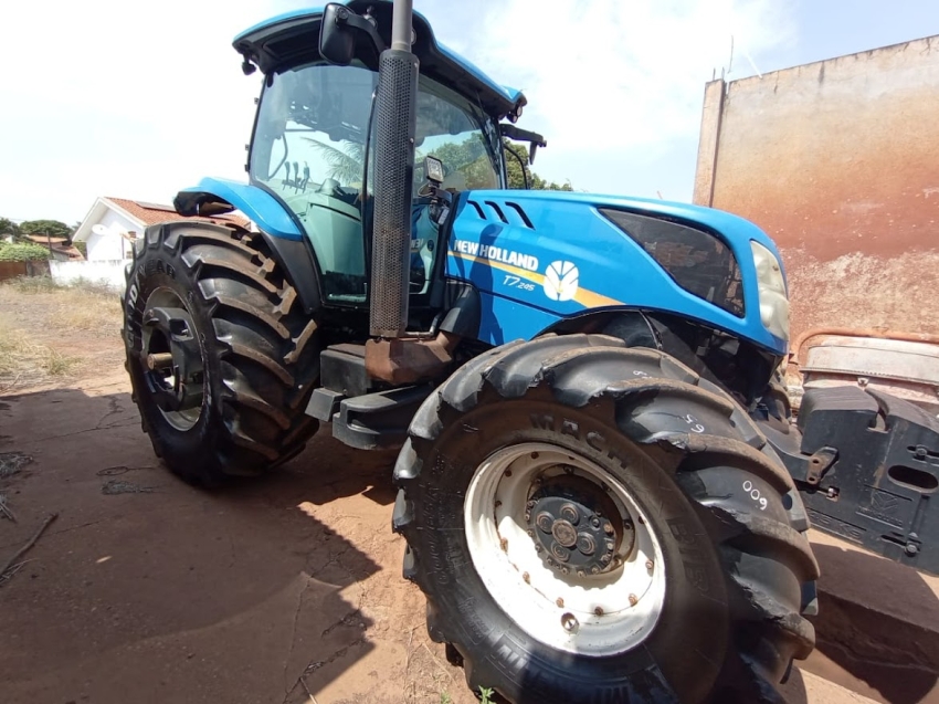 new holland trator t7 245 213cv. cabine. rodado balao. horimetro: 8.800 hrs diesel 1p automatico 2021