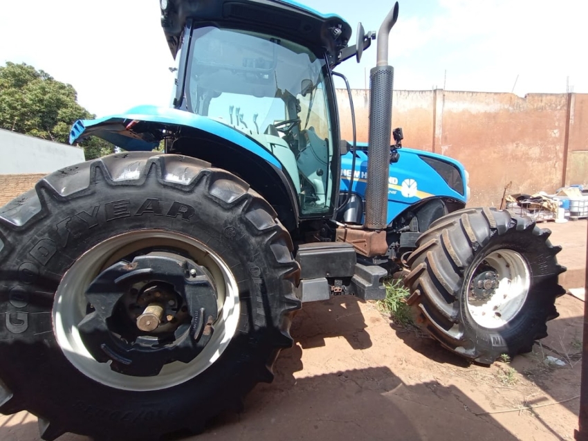 new holland trator t7 245 213cv. cabine. rodado balao. horimetro: 8.800 hrs diesel 1p automatico 2021
