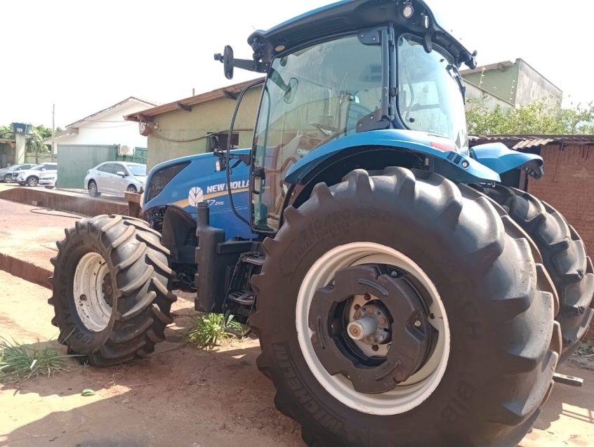 new holland trator t7 245 213cv. cabine. rodado balao. horimetro: 8.800 hrs diesel 1p automatico 2021