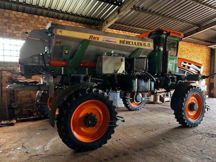 stara pulverizador hercules 3100 6 m3. taxa variavel. porta dupla. lona facil. luzes de trabalho. diesel 1p automatico 2019