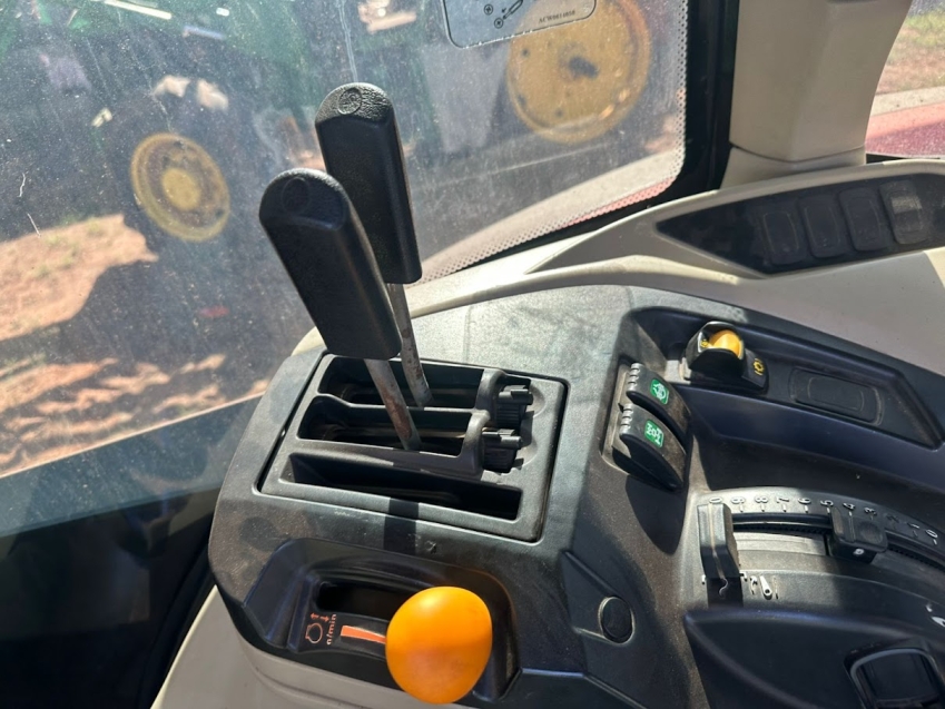 massey ferguson trator mf 4708 82cv. cabine. paralama dianteiro. motor: 3.500hrs. diesel 1p automatico 2019