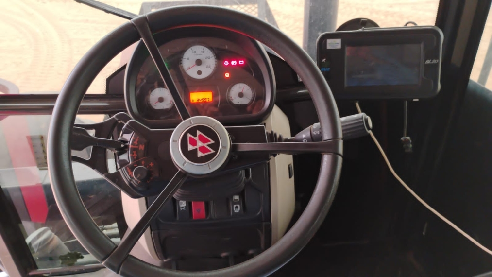 massey ferguson trator mf 4708 82cv. cabine. paralama dianteiro. motor: 3.500hrs. diesel 1p automatico 2019
