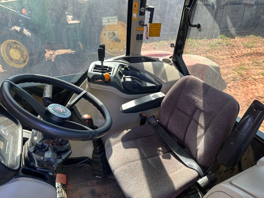 massey ferguson trator mf 4708 82cv. cabine. paralama dianteiro. motor: 3.500hrs. diesel 1p automatico 2019