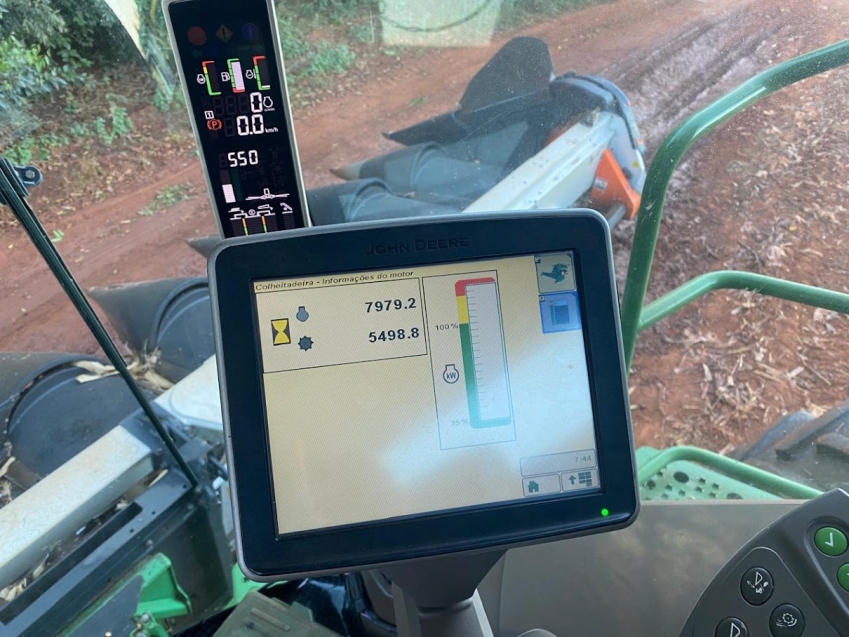 john deere colheitadeira s680 cabine. prodrive. 4x2. dual. piloto automatico. motor: 7.979hrs. trilha: 5.498hrs. plataforma gts drapper diesel 1p automatico 201313