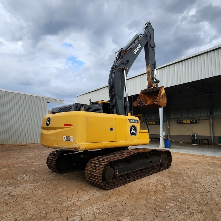 john deere escavadeira 210g lc. 159cv. profundidade maxima escavacao 6,58 mts. motor 2.832hrs diesel 1p automatico 20233