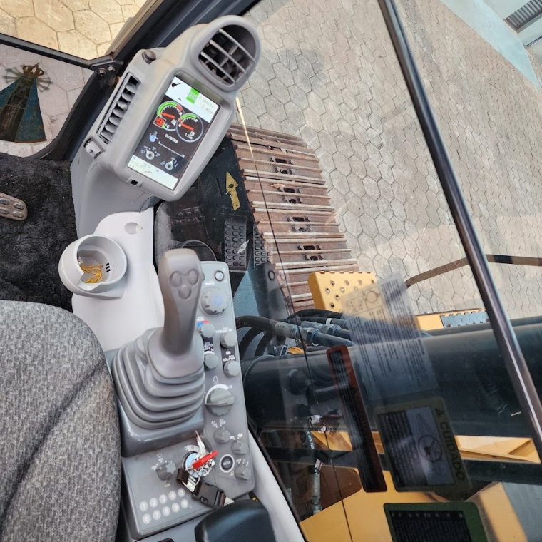 john deere escavadeira 210g lc. 159cv. profundidade maxima escavacao 6,58 mts. motor 2.832hrs diesel 1p automatico 202310