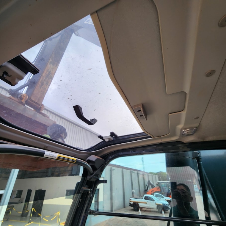 john deere escavadeira 210g lc. 159cv. profundidade maxima escavacao 6,58 mts. motor 2.832hrs diesel 1p automatico 20239