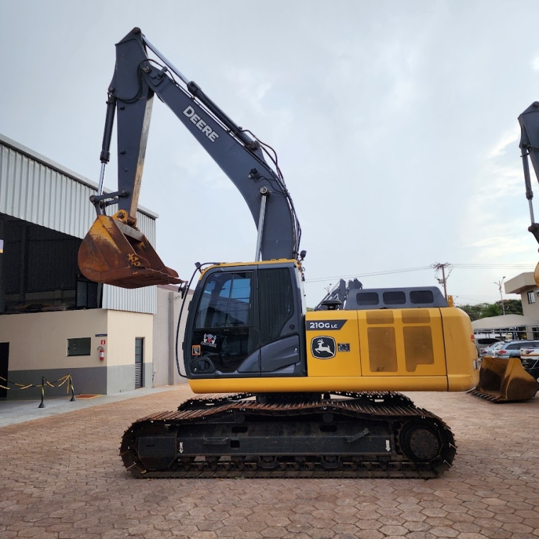 john deere escavadeira 210g lc. 159cv. profundidade maxima escavacao 6,58 mts. motor 2.832hrs diesel 1p automatico 20235