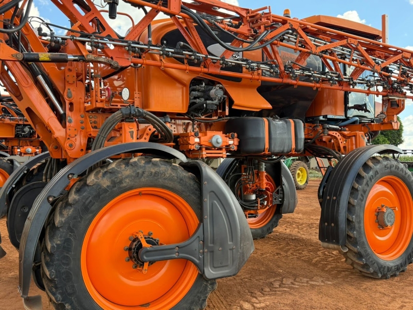 jacto pulverizador uniport 3030 tanque 3.000lts. motor: 6.300hrs diesel 1p automatico 20188