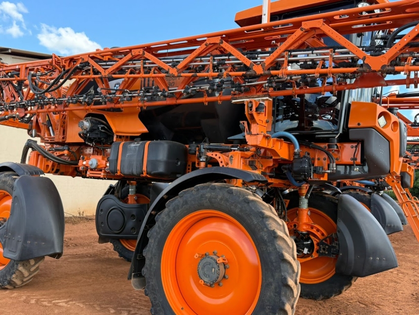 jacto pulverizador uniport 3030 tanque 3.000lts. motor: 6.300hrs diesel 1p automatico 201813