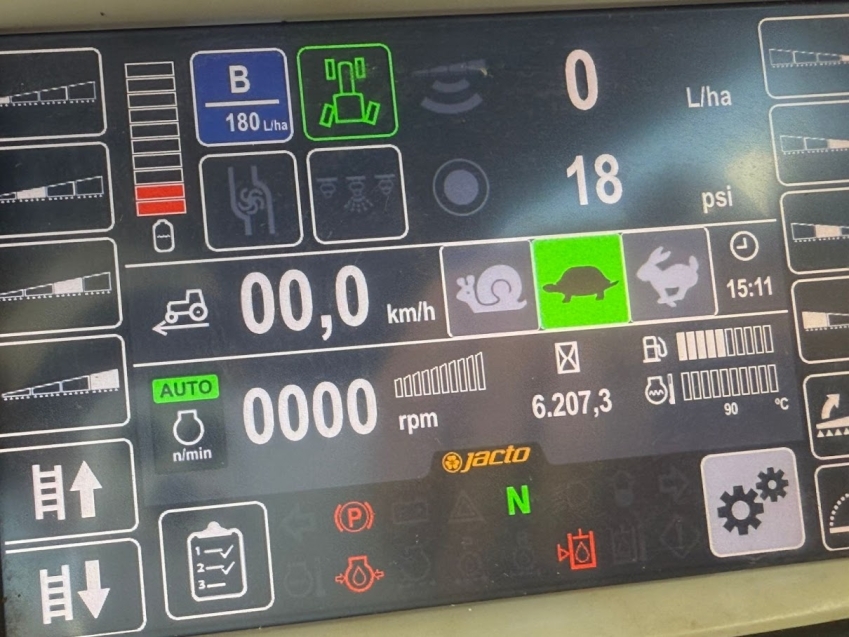 jacto pulverizador uniport 3030 tanque 3.000lts. motor: 6.300hrs diesel 1p automatico 20182