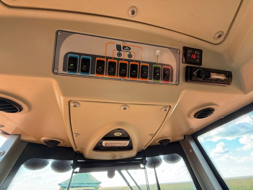 jacto pulverizador uniport 3030 tanque 3.000lts. motor: 6.300hrs diesel 1p automatico 201811