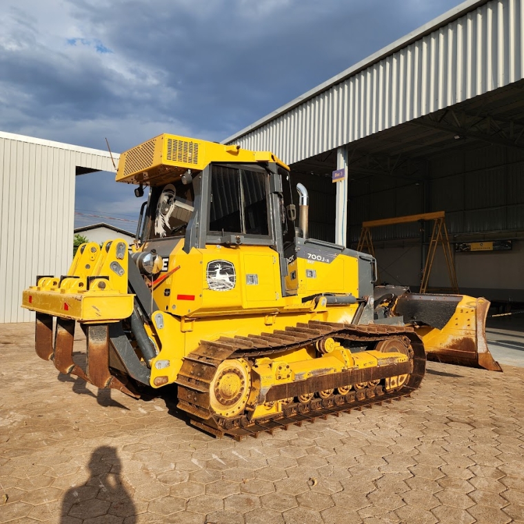 john deere trator de esteira 700j-ii esteira. 125cv. 103 pol. lamina 3.200mm. motor 4.992hrs diesel 1p automatico 2022