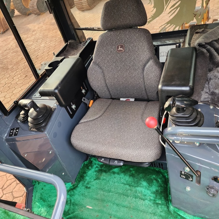 john deere trator de esteira 700j-ii esteira. 125cv. 103 pol. lamina 3.200mm. motor 4.992hrs diesel 1p automatico 20227