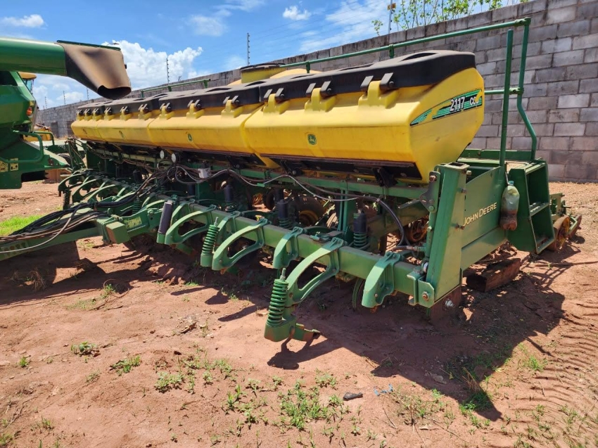 john deere plantadeira 2117 15 linhas. 50cm. diesel 1p automatico 20111