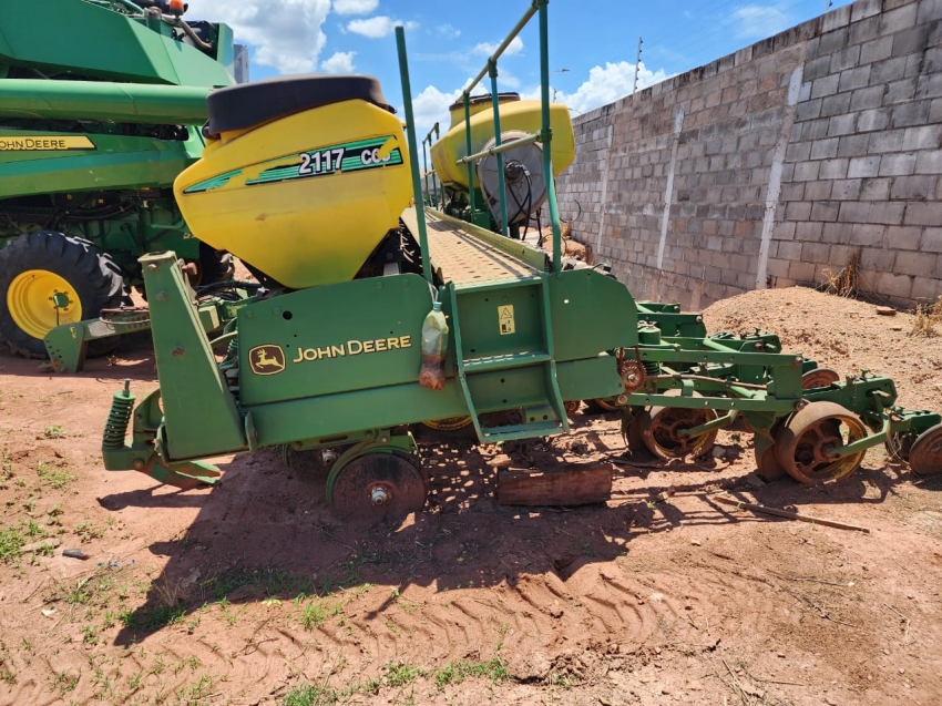 john deere plantadeira 2117 15 linhas. 50cm. diesel 1p automatico 20112