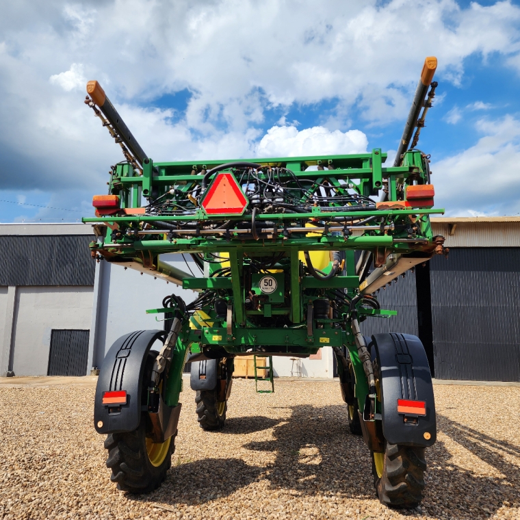 john deere pulverizador 4025 barra 30mts. fibra carbono. tanque 2.500lts. piloto automatico. monitor command center 4600. sf60 diesel 1p automatico 20191
