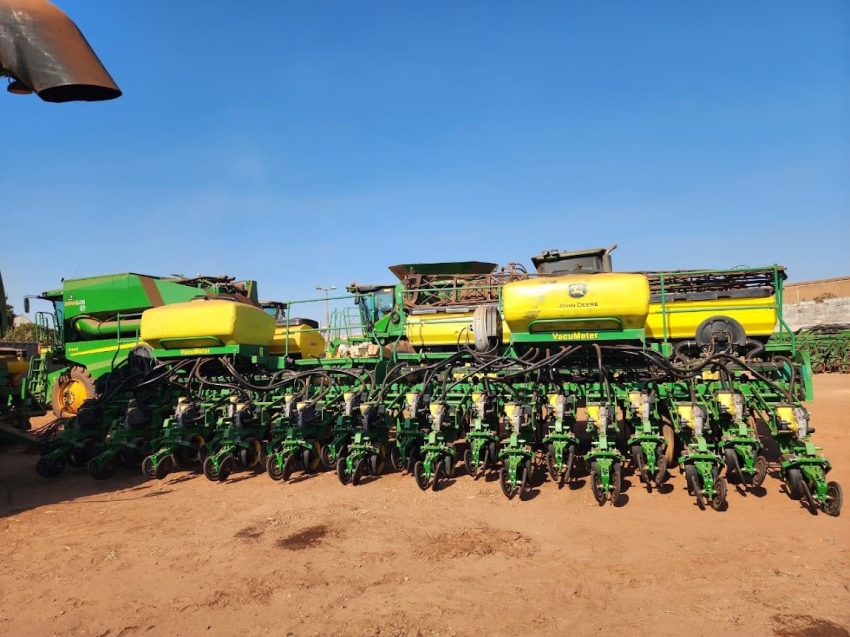 john deere plantadeira 2122 22 linhas. 45cm. diesel 1p automatico 2012