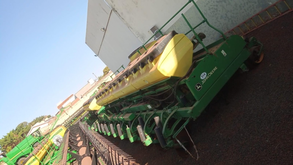 john deere plantadeira 2122 22 linhas. 45cm. diesel 1p automatico 20125
