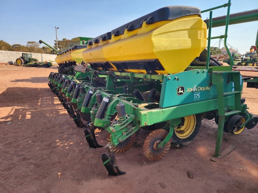 john deere plantadeira 2122 22 linhas. 45cm. diesel 1p automatico 20123