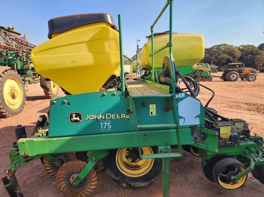 john deere plantadeira 2122 22 linhas. 45cm. diesel 1p automatico 20126