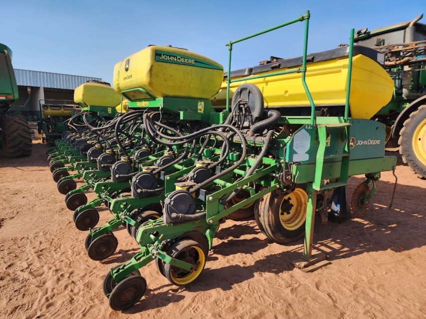 john deere plantadeira 2122 22 linhas. 45cm. diesel 1p automatico 20129