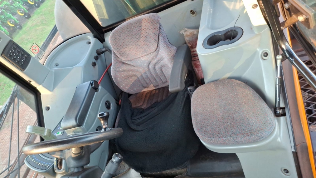 valtra pulverizador autopropelido bs-3330h barra de 27 metros diesel 1p automatico 2019