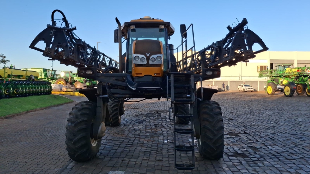 valtra pulverizador autopropelido bs-3330h barra de 27 metros diesel 1p automatico 2019