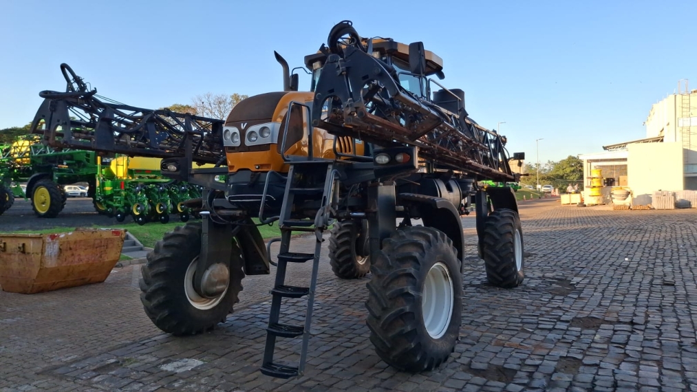 valtra pulverizador autopropelido bs-3330h barra de 27 metros diesel 1p automatico 2019
