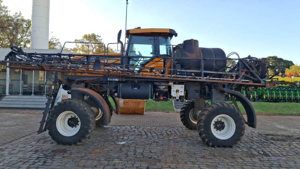 valtra pulverizador autopropelido bs-3330h barra de 27 metros diesel 1p automatico 2019