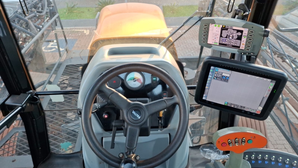 valtra pulverizador autopropelido bs-3330h barra de 27 metros diesel 1p automatico 2019