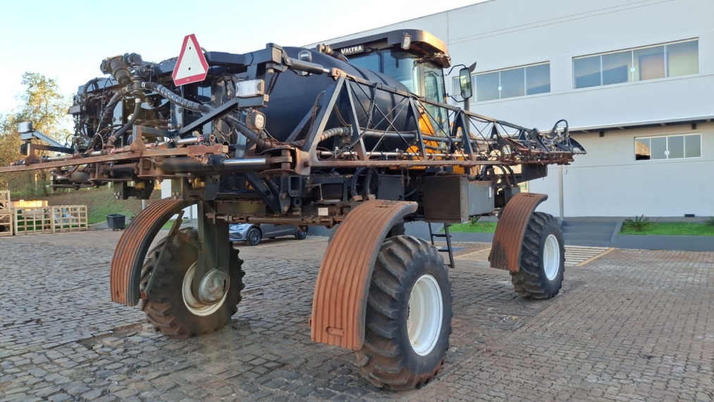 valtra pulverizador autopropelido bs-3330h barra de 27 metros diesel 1p automatico 2019