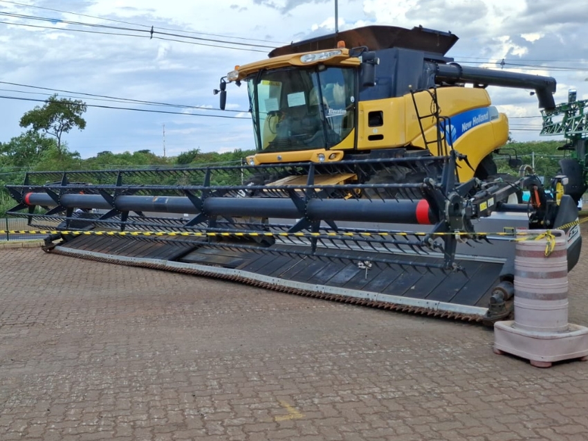 new holland colheitadeira cr 9060 axial diesel 2p automatico 2012