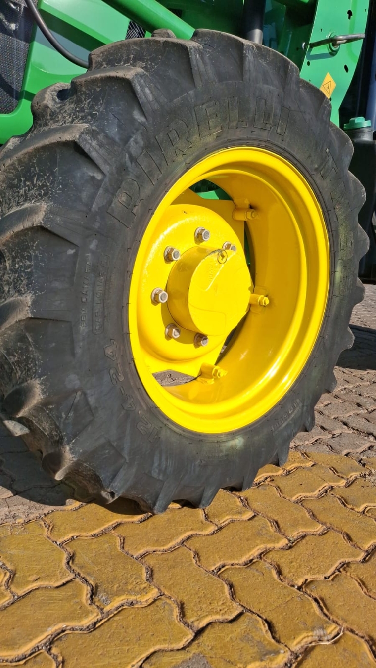 john deere trator 5090e  com carregadora frontal serie 562 sl diesel 1p semiautomatico 2024