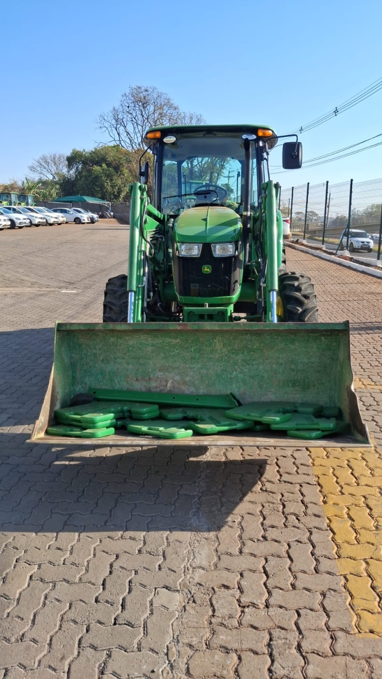 john deere trator 5090e  com carregadora frontal serie 562 sl diesel 1p semiautomatico 2024