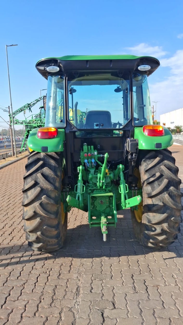 john deere trator 5090e  com carregadora frontal serie 562 sl diesel 1p semiautomatico 2024
