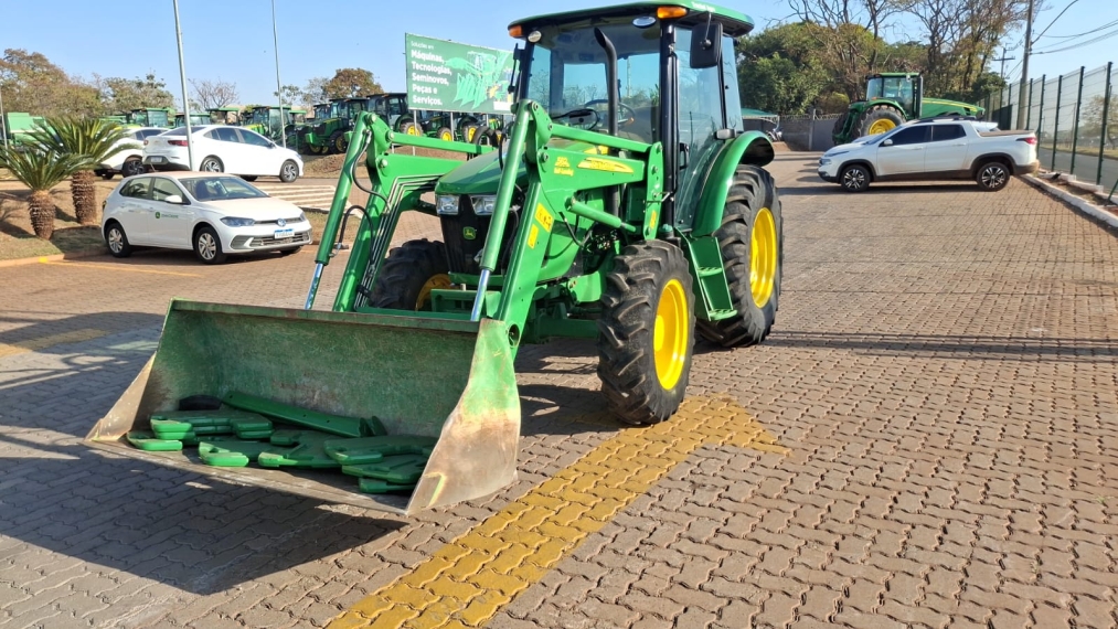 john deere trator 5090e  com carregadora frontal serie 562 sl diesel 1p semiautomatico 2024