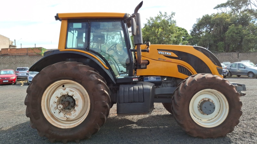 valtra trator bh 194 ht 4x4 piloto top rtx via satelite - com pneu radial diesel 1p manual 2021