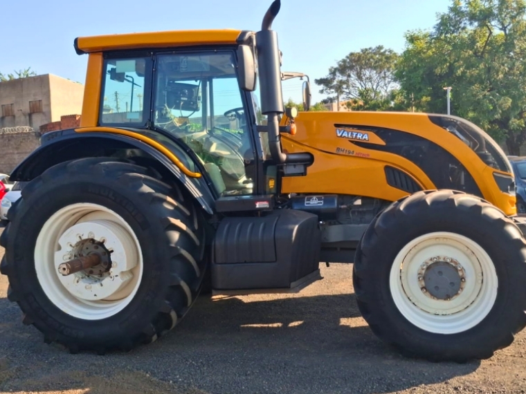 valtra trator bh 194 ht 4x4 piloto top rtx via satelite - com pneu radial diesel 1p manual 2021
