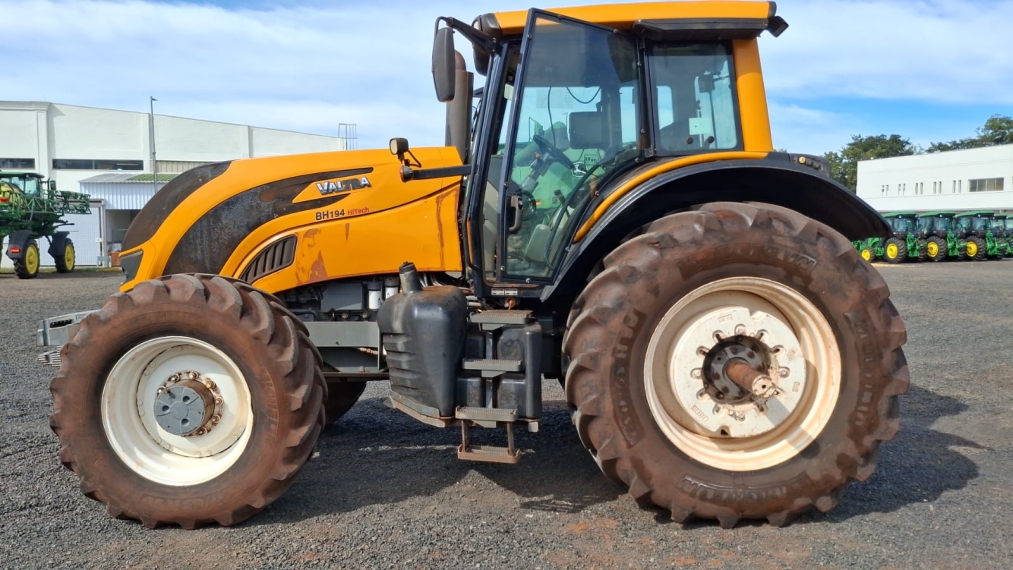 valtra trator bh 194 ht 4x4 piloto top rtx via satelite - com pneu radial diesel 1p manual 20214