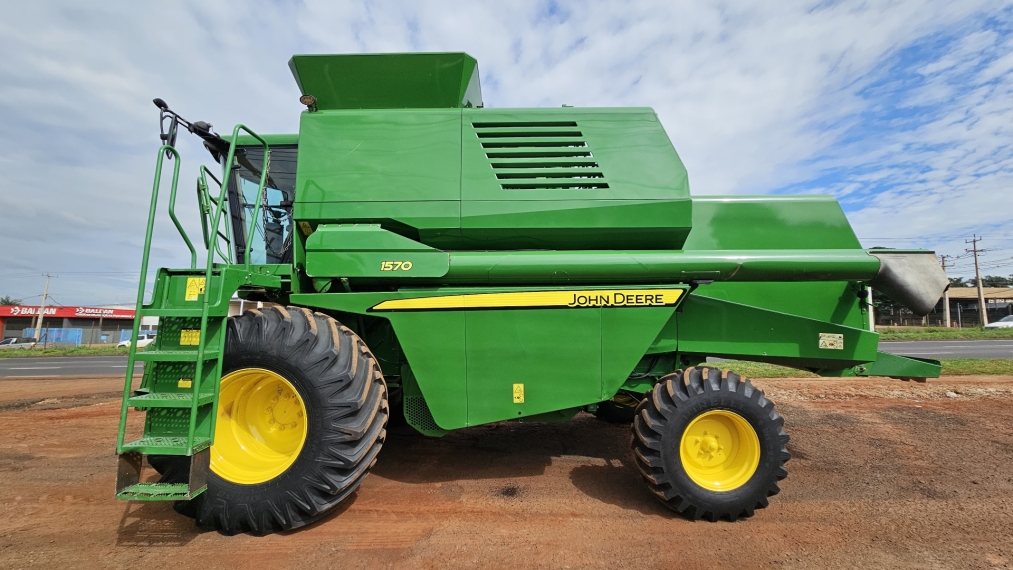 colheitadeira john deere 1570